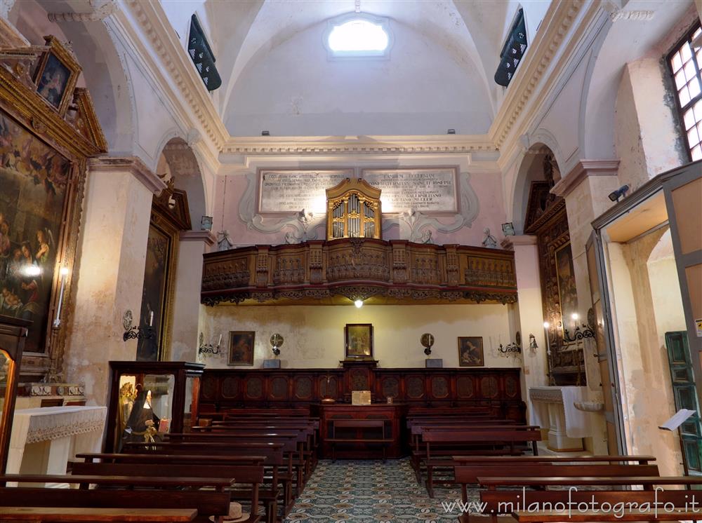 Gallipoli (Lecce) - Navata della Chiesa di San Giuseppe